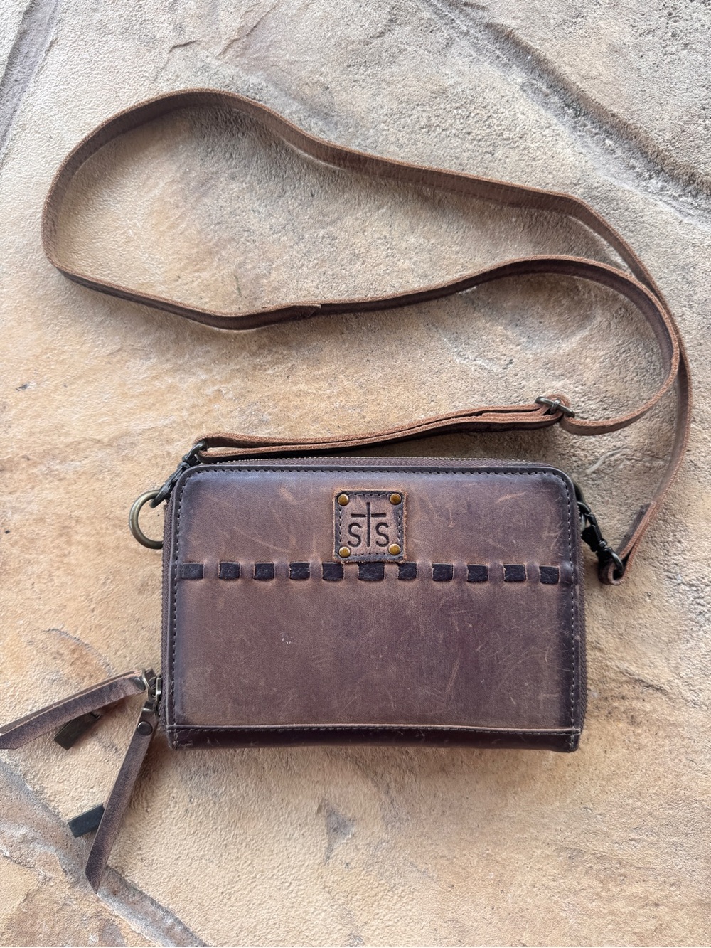 STS Ranchwear Brown Distressed Leather Crossbody Wallet Organizer Western Purse